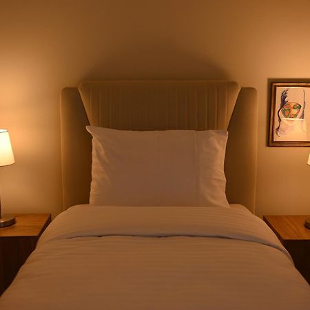 Niche Boutique Hotel Тирана Экстерьер фото